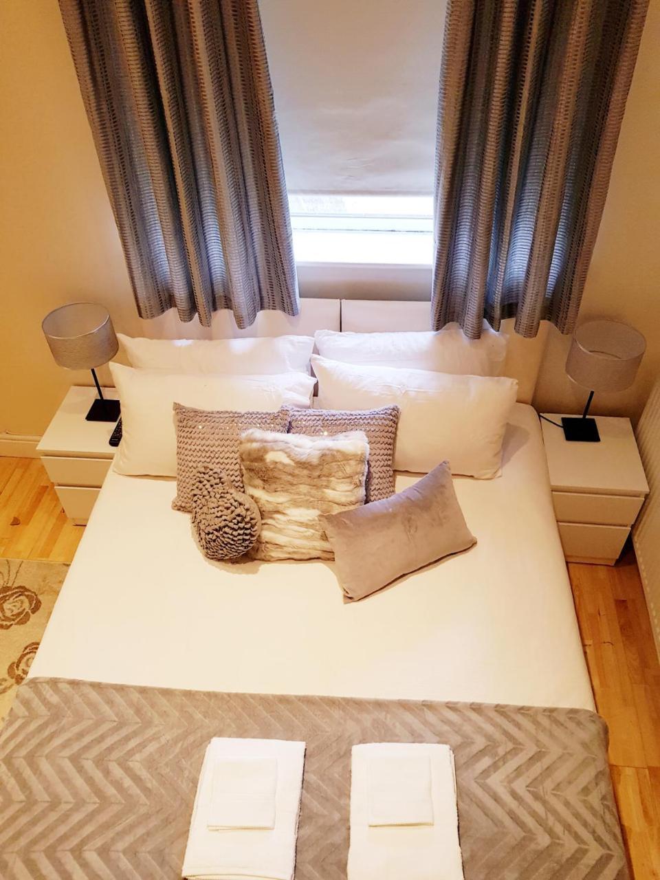 Cogie Abode Bed & Breakfast Enfield Exterior photo