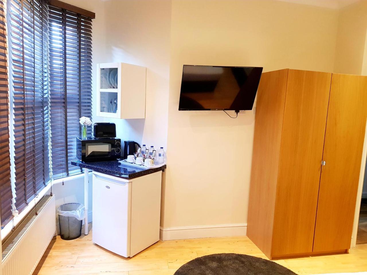 Cogie Abode Bed & Breakfast Enfield Exterior photo