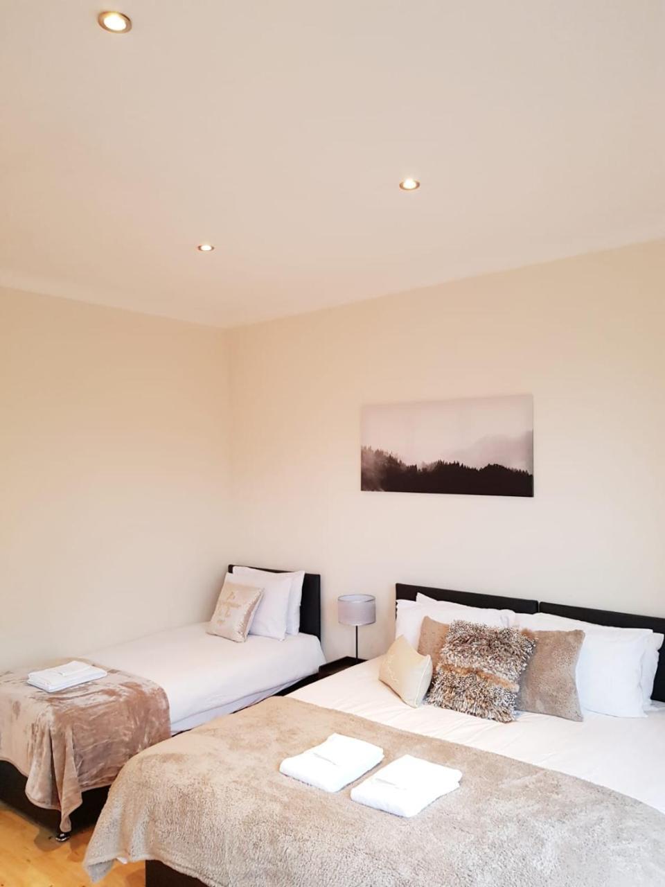 Cogie Abode Bed & Breakfast Enfield Exterior photo